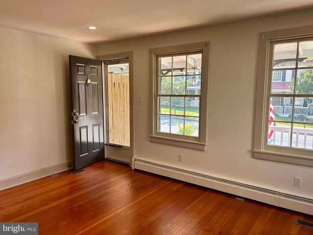 1327 W STRASBURG RD, West Chester, PA 19382