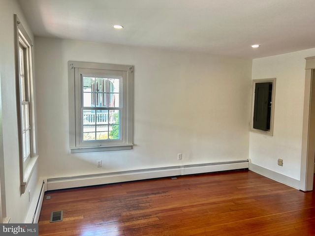 1327 W STRASBURG RD, West Chester, PA 19382