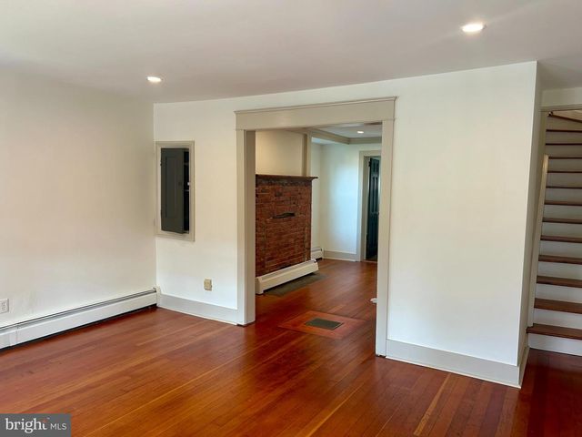1327 W STRASBURG RD, West Chester, PA 19382