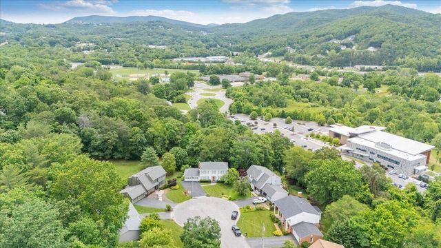 6132 Flamingo DR, Roanoke, VA 24018