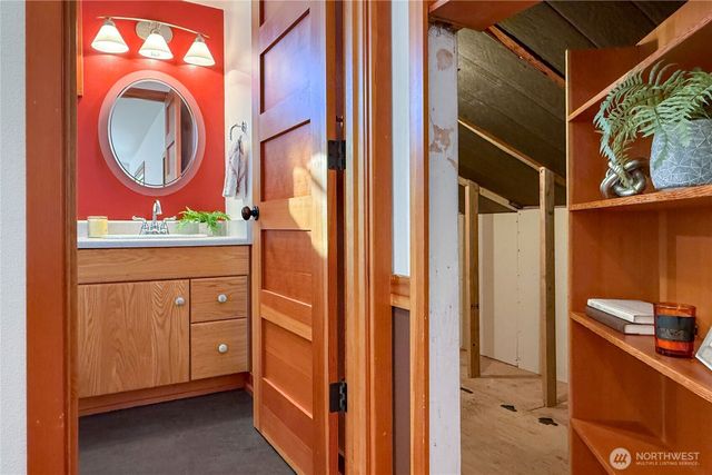 325 Shore Drive, Bremerton, WA 98310