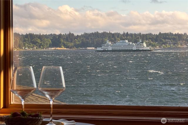 325 Shore Drive, Bremerton, WA 98310