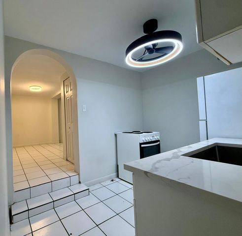 1215 NE 17th Avenue Unit 5, Fort Lauderdale, FL 33304