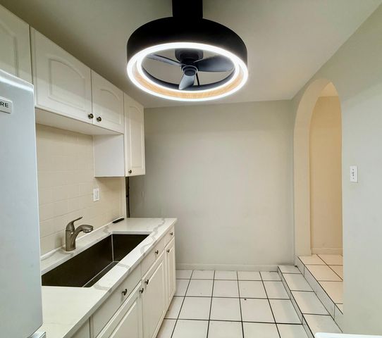 1215 NE 17th Avenue Unit 5, Fort Lauderdale, FL 33304