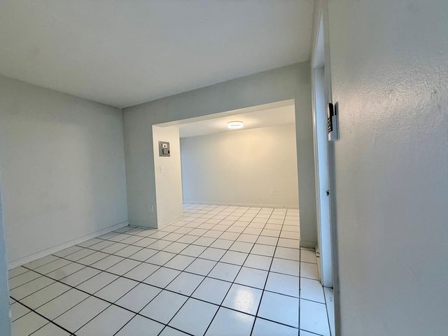 1215 NE 17th Avenue Unit 5, Fort Lauderdale, FL 33304