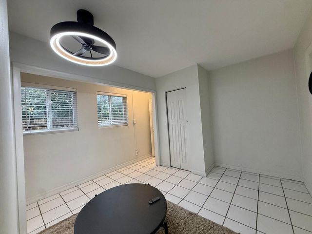 1215 NE 17th Avenue Unit 5, Fort Lauderdale, FL 33304
