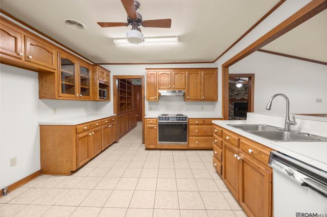9372 Woodbine Dr, Baton Rouge, LA 70815