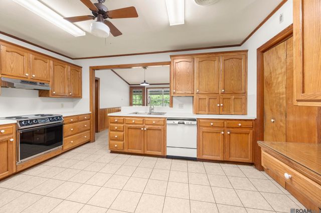 9372 Woodbine Dr, Baton Rouge, LA 70815