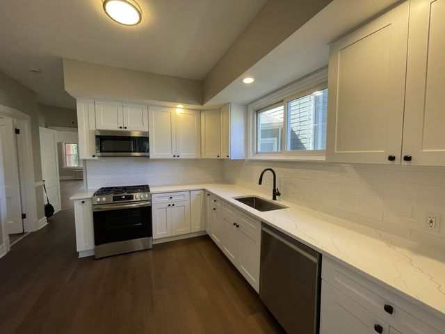 4130 W Newport Avenue, Chicago, IL 60641