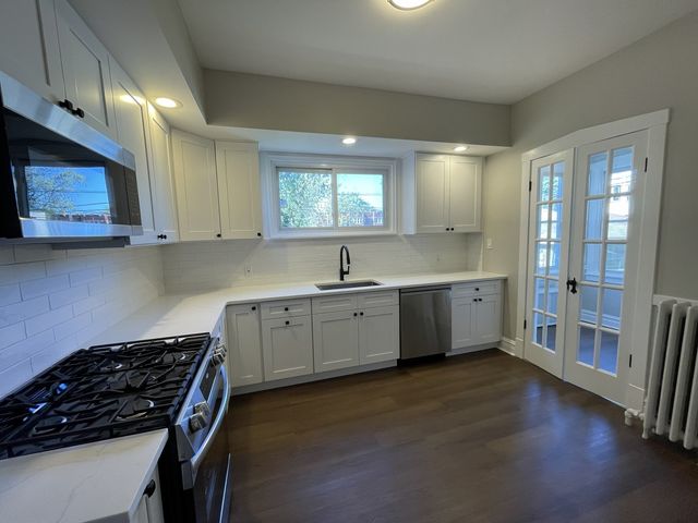 4130 W Newport Avenue, Chicago, IL 60641