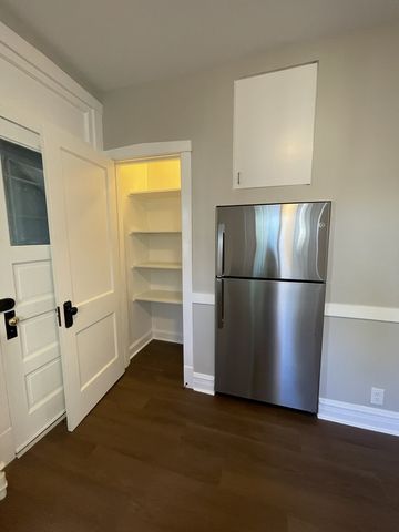 4130 W Newport Avenue, Chicago, IL 60641