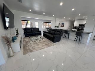 700 NW 9th Ct, Hallandale Beach, FL 33009