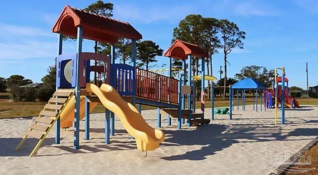 7292 Broadmoor St, Navarre, FL 32566