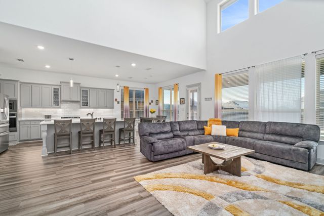 234 Crestview Drive, Midlothian, TX 76065
