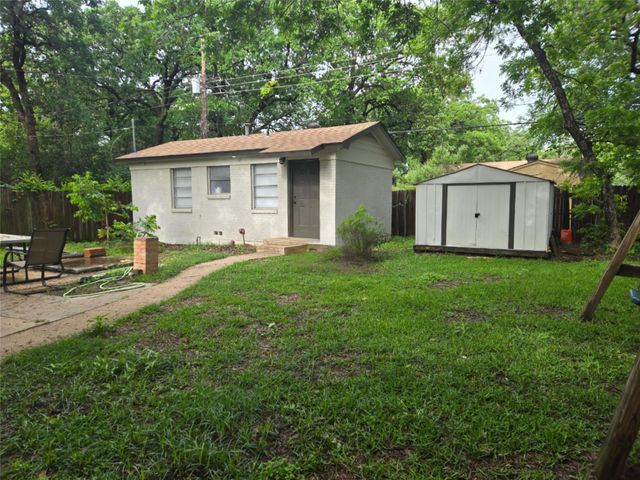 729 Lynda Drive, River Oaks, TX 76114