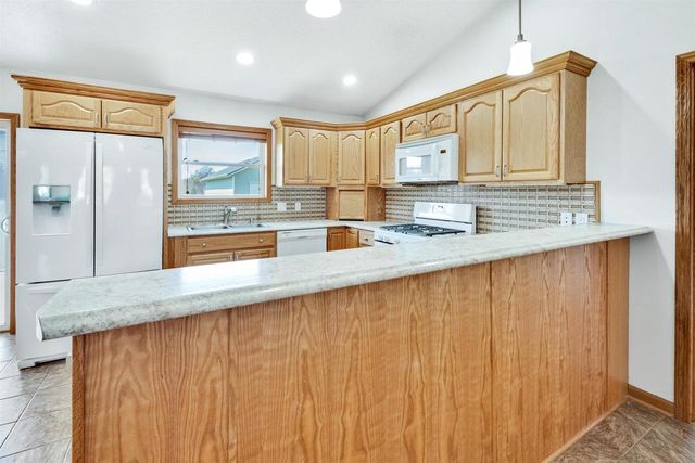 W7379 White Oak Run, Pardeeville, WI 53954