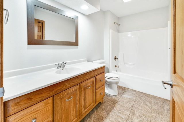 W7379 White Oak Run, Pardeeville, WI 53954