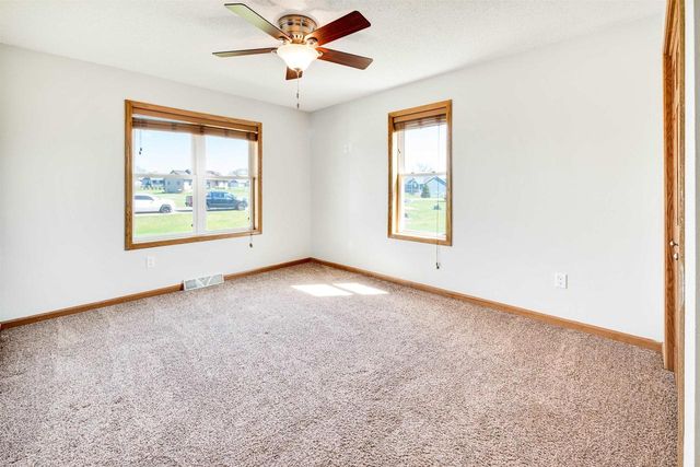 W7379 White Oak Run, Pardeeville, WI 53954