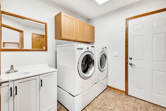 W7379 White Oak Run, Pardeeville, WI 53954