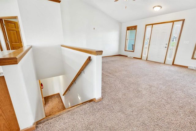 W7379 White Oak Run, Pardeeville, WI 53954