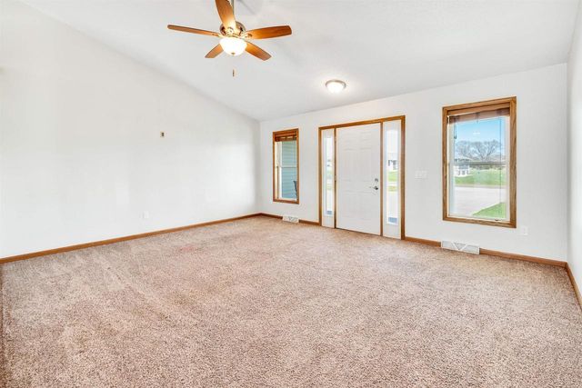W7379 White Oak Run, Pardeeville, WI 53954