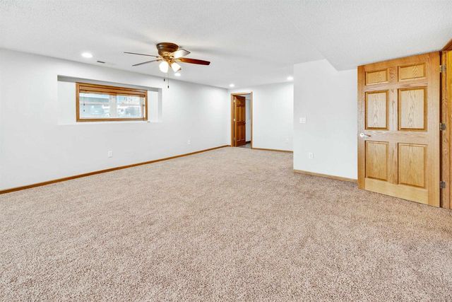 W7379 White Oak Run, Pardeeville, WI 53954