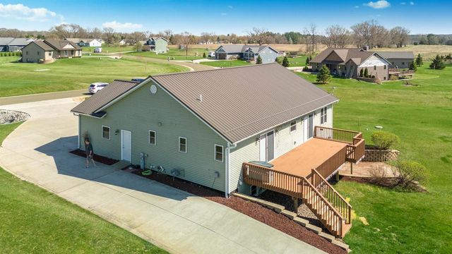 W7379 White Oak Run, Pardeeville, WI 53954