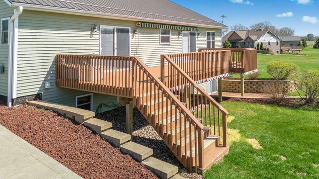 W7379 White Oak Run, Pardeeville, WI 53954