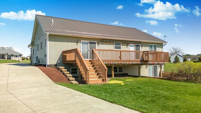 W7379 White Oak Run, Pardeeville, WI 53954