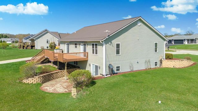 W7379 White Oak Run, Pardeeville, WI 53954