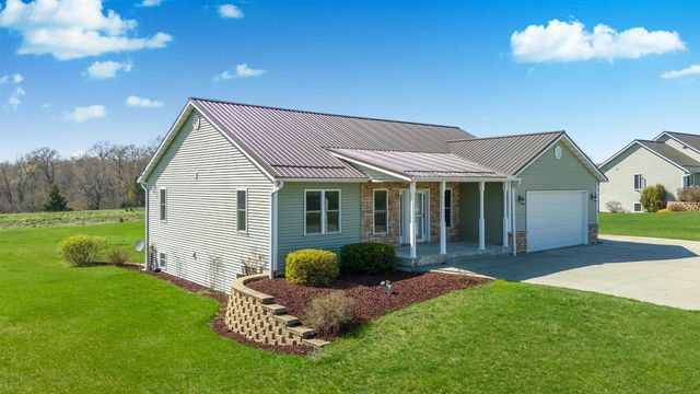 W7379 White Oak Run, Pardeeville, WI 53954