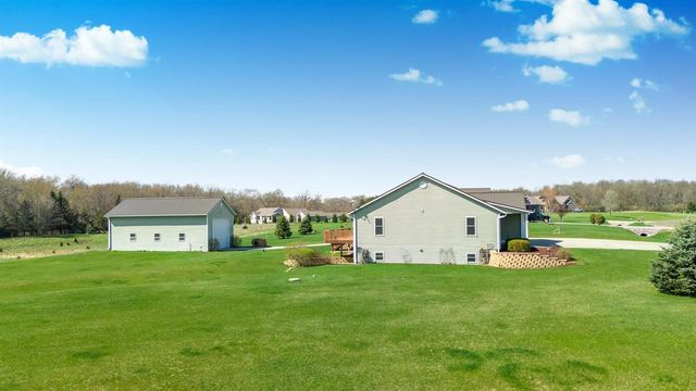 W7379 White Oak Run, Pardeeville, WI 53954
