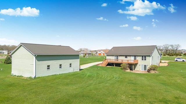 W7379 White Oak Run, Pardeeville, WI 53954