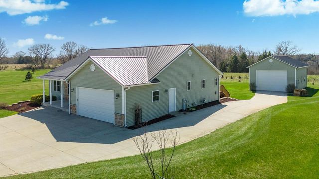 W7379 White Oak Run, Pardeeville, WI 53954