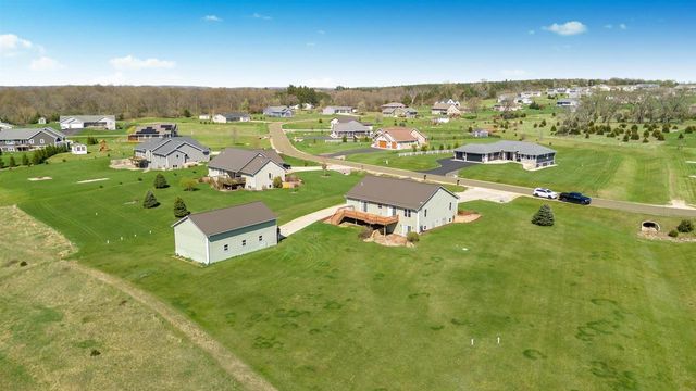 W7379 White Oak Run, Pardeeville, WI 53954