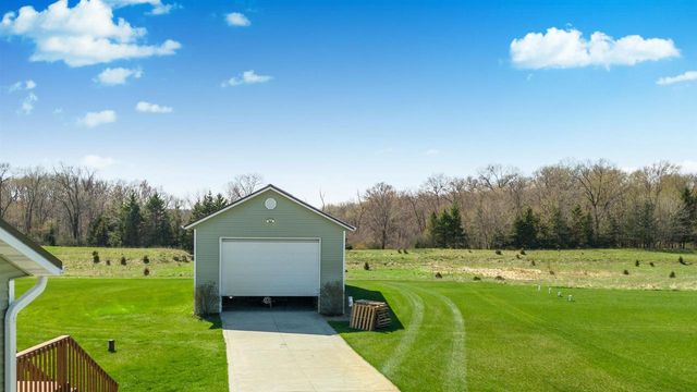 W7379 White Oak Run, Pardeeville, WI 53954