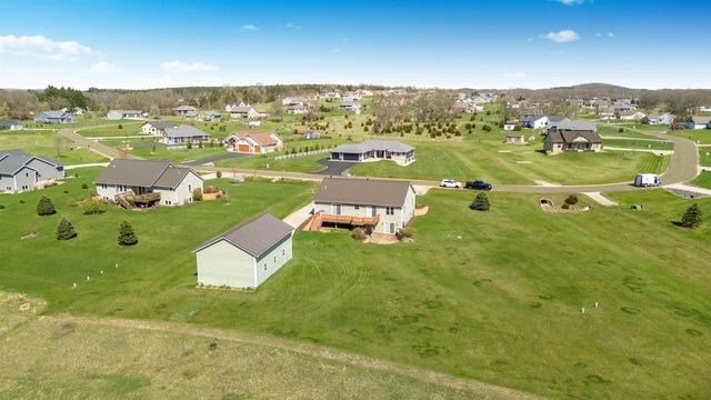 W7379 White Oak Run, Pardeeville, WI 53954