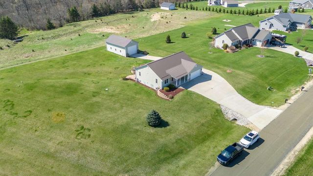W7379 White Oak Run, Pardeeville, WI 53954