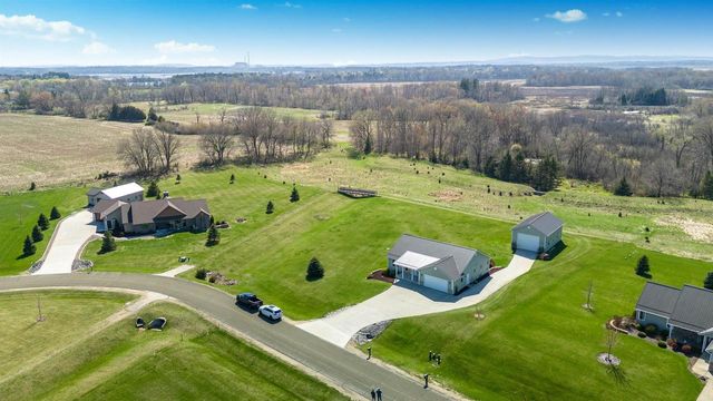 W7379 White Oak Run, Pardeeville, WI 53954