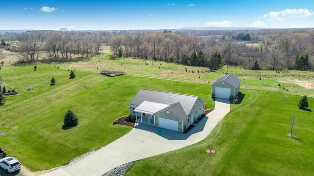 W7379 White Oak Run, Pardeeville, WI 53954