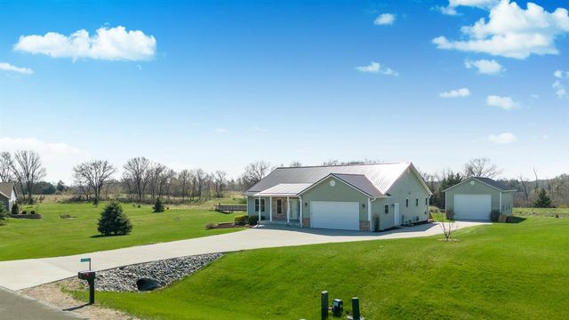 W7379 White Oak Run, Pardeeville, WI 53954
