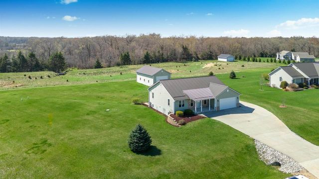 W7379 White Oak Run, Pardeeville, WI 53954