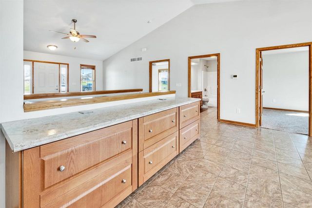 W7379 White Oak Run, Pardeeville, WI 53954