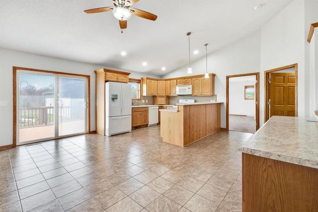W7379 White Oak Run, Pardeeville, WI 53954