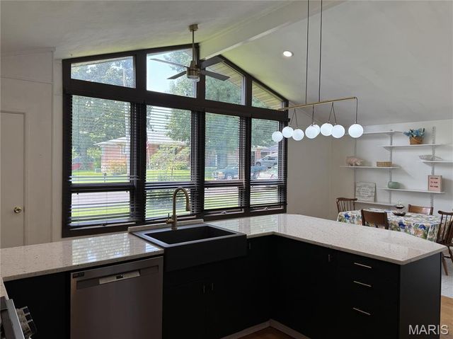 1108 N Rapp Avenue, Columbia, IL 62236