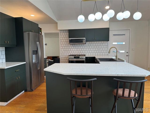 1108 N Rapp Avenue, Columbia, IL 62236