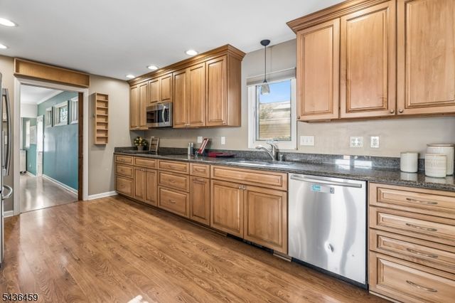 10 Overhill Dr, Madison Boro, NJ 07940