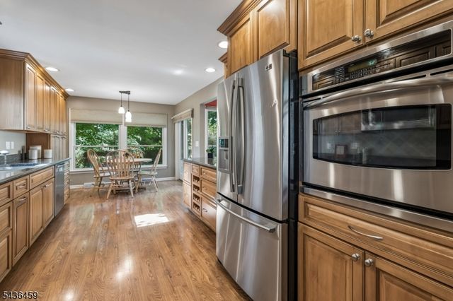 10 Overhill Dr, Madison Boro, NJ 07940