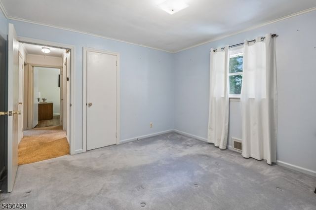 10 Overhill Dr, Madison Boro, NJ 07940