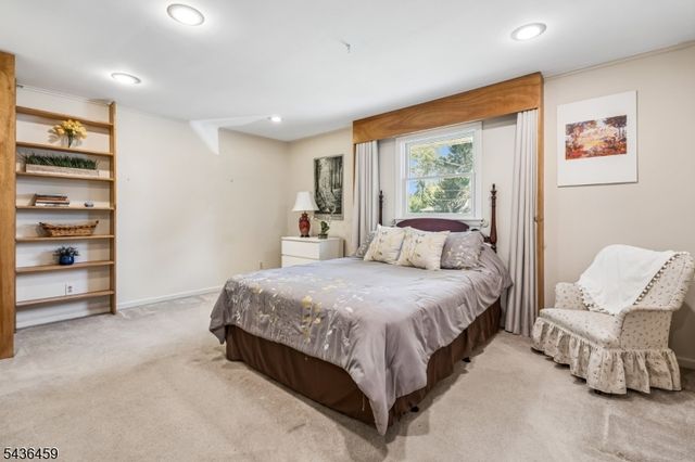 10 Overhill Dr, Madison Boro, NJ 07940
